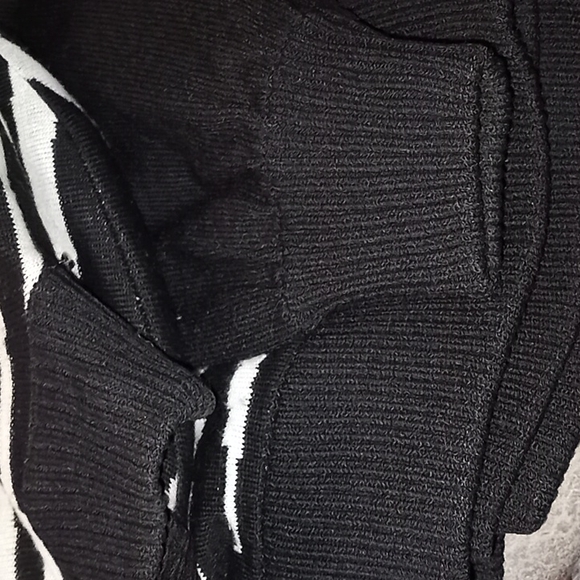 St.John Collection sz S beaded Zebra sweater. - Picture 3 of 9